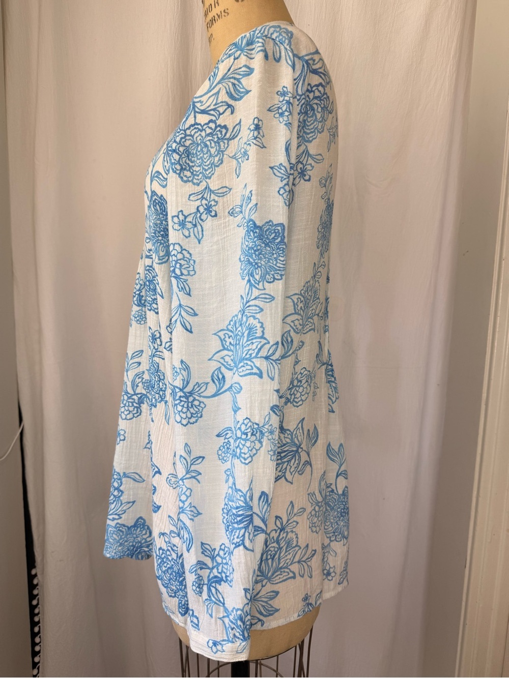 Nanette Lepore, Floral Toile Inspired Crinkle Blouse sz S - Picture 2 of 7